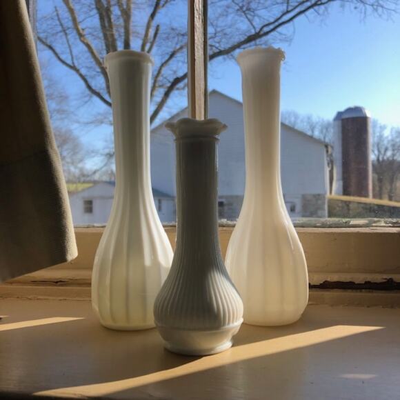 Vintage Ribbed Pattern Milk Glass Vases — Set of 3 - Picture 2 of 4